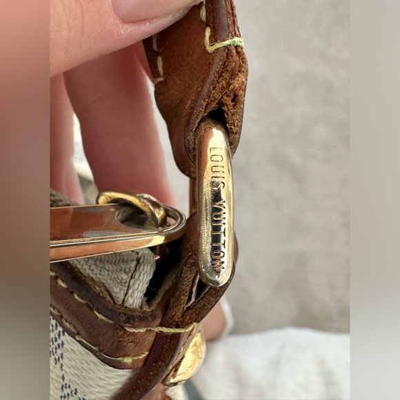 Pre-loved Louis Vuitton white canvas cross body bag. Small version. - Picture 8 of 14